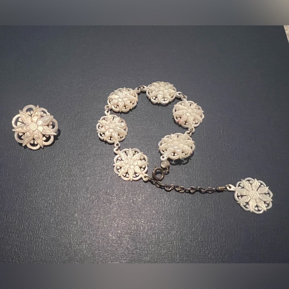 Vintage Mother of Pearl Bracelet and pin